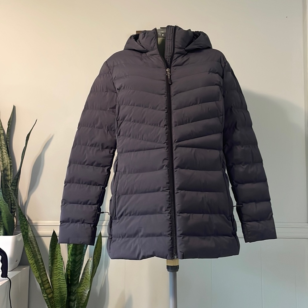 Puffer Jacket with Hood in Navy